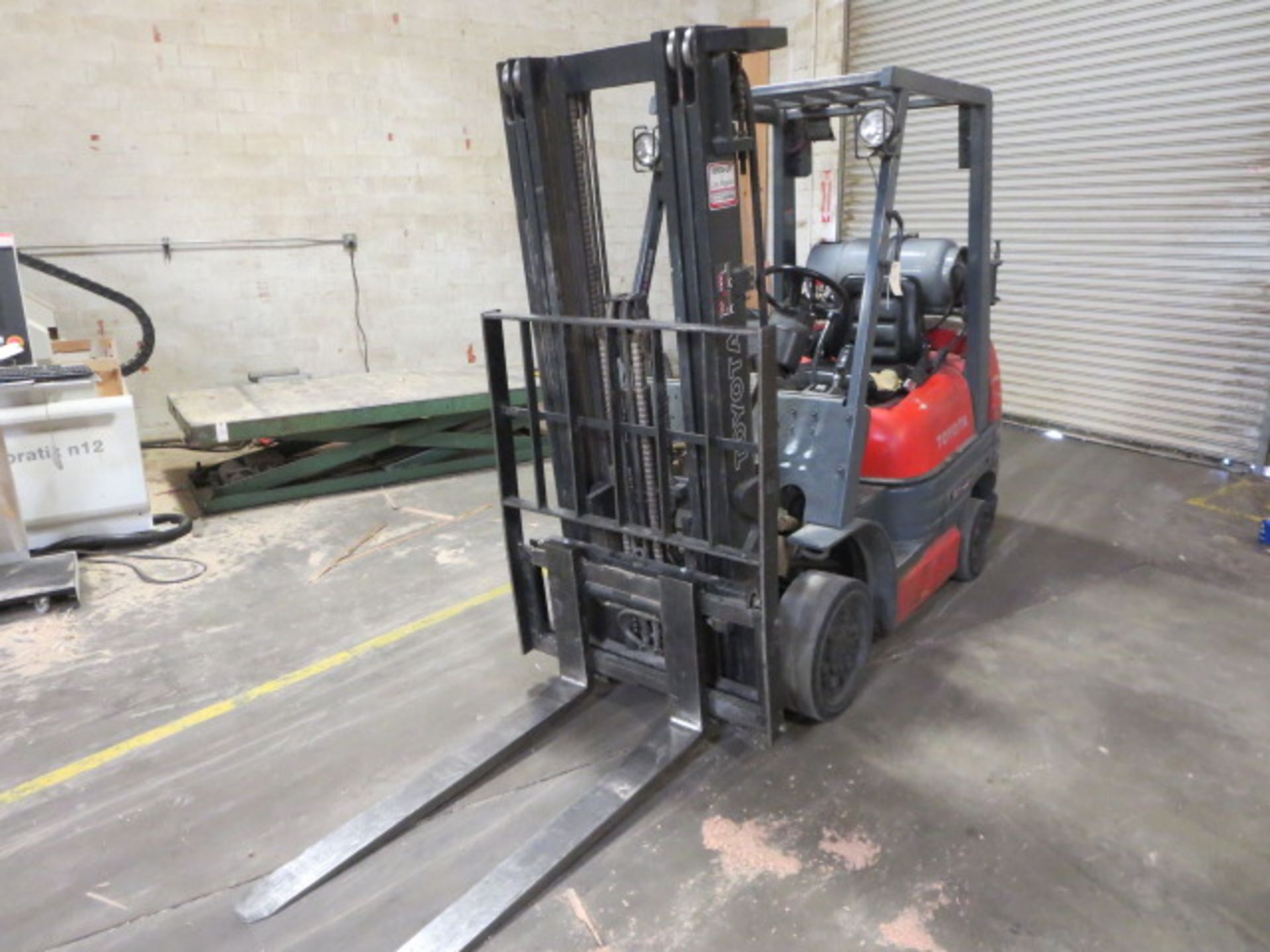 Toyota 4500LB Cap LP Forklift, OROPS, 3-Tier Mast, Side Shift, Work Lights, 48in. Forks, 9810 Hours