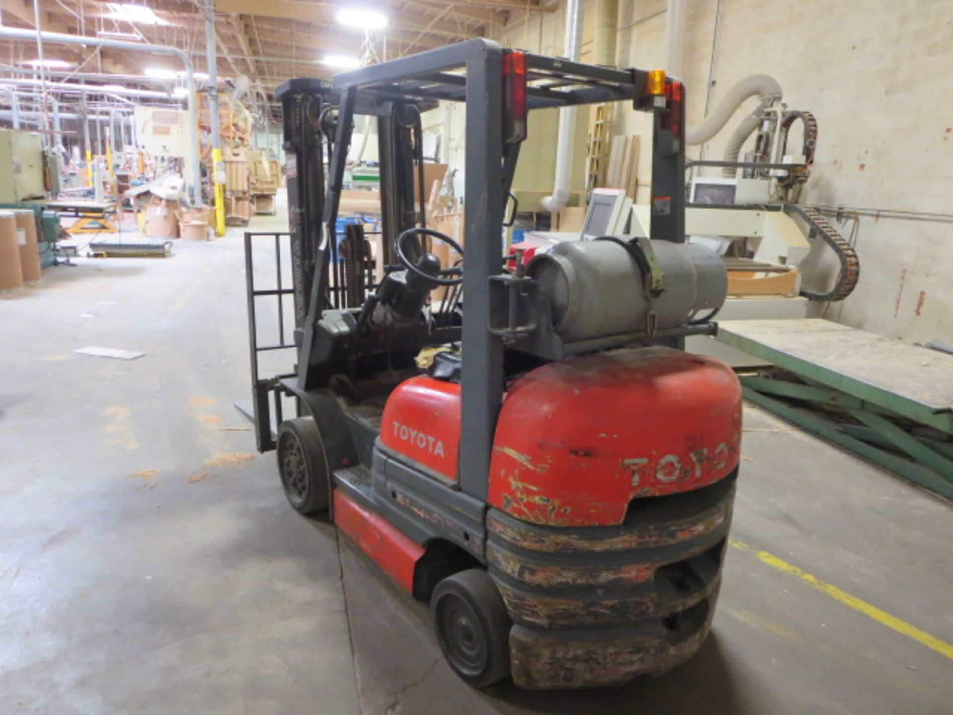 Toyota 4500LB Cap LP Forklift, OROPS, 3-Tier Mast, Side Shift, Work Lights, 48in. Forks, 9810 Hours - Image 4 of 8