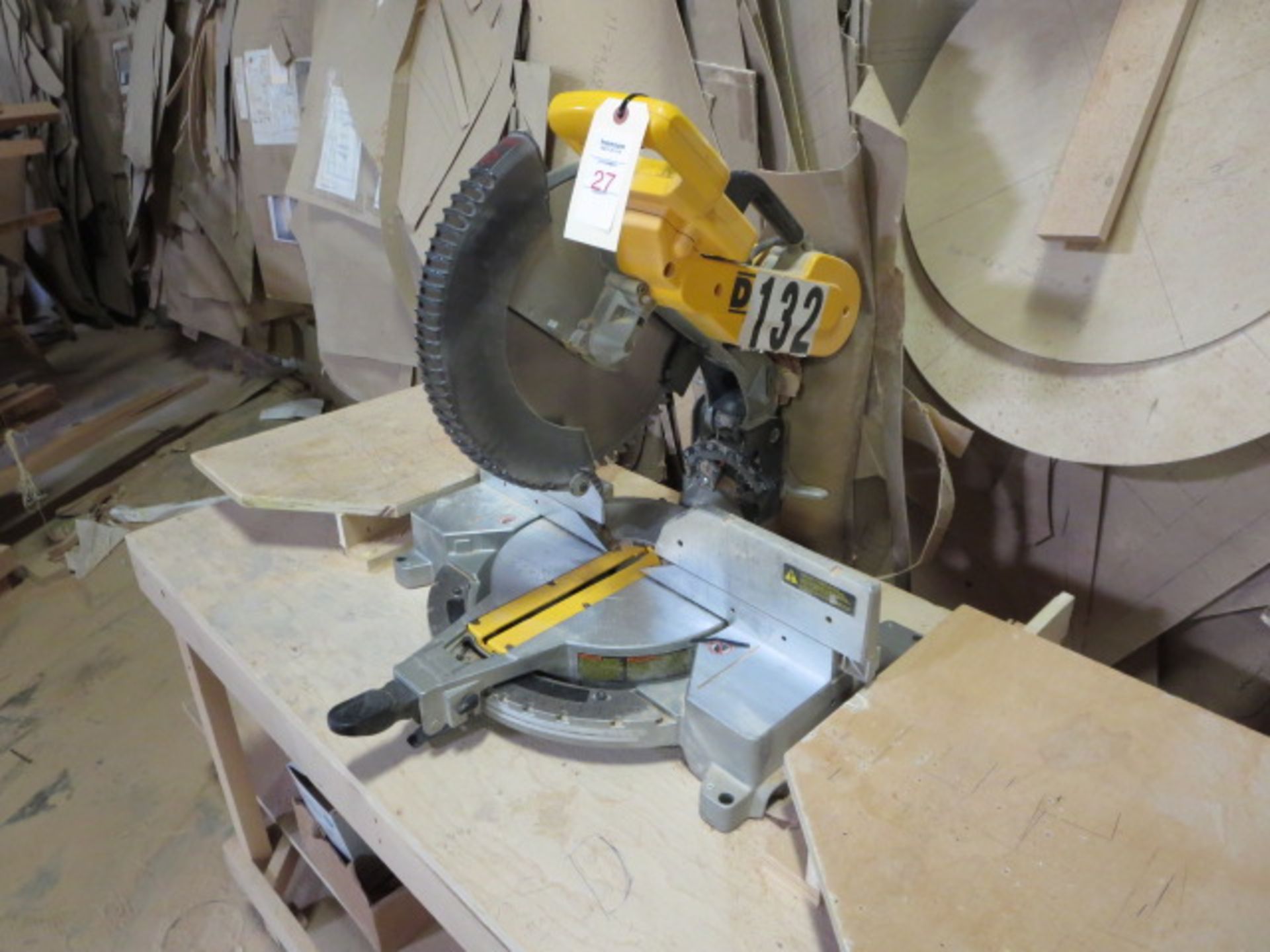 DeWalt 12in. Compound Miter Saw, model DW716, Includes Work Bench