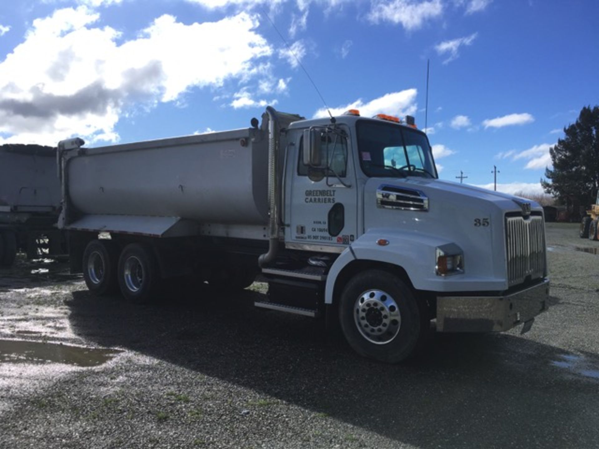 2018 Western Star 4700 SB Transfer Truck, Auto Trans, Air Ride Suspension, Tri Axle, Left Hand