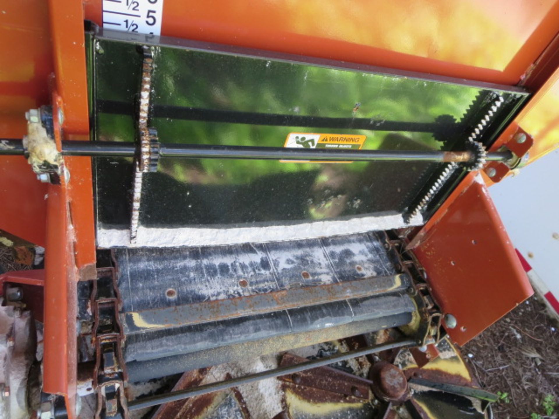 2016 Pequea Orchard Spreader Model LPV12G S/N 240; sale is subject to confirmation - Image 7 of 15