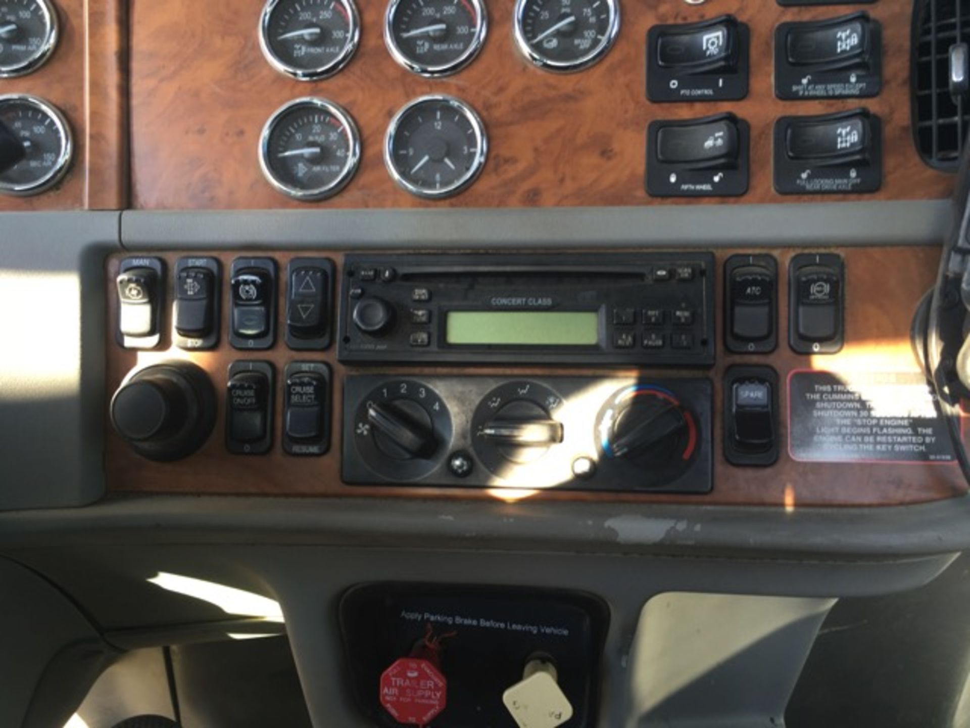 2009 Peterbilt 388 Truck Tractor, L6 14.9L Cummins IXS Diesel Engine, 6 X 4 Driveline, Air Brakes, - Image 12 of 36