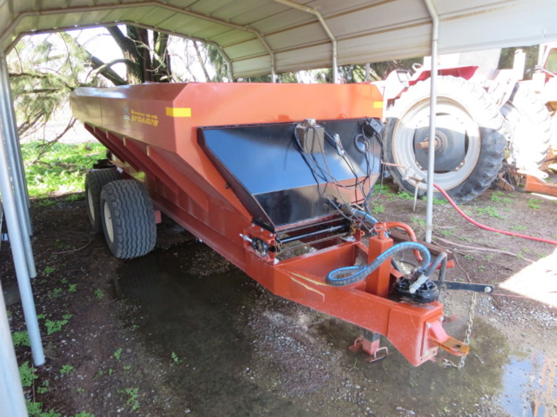 2016 Pequea Orchard Spreader Model LPV12G S/N 240; sale is subject to confirmation - Image 2 of 15