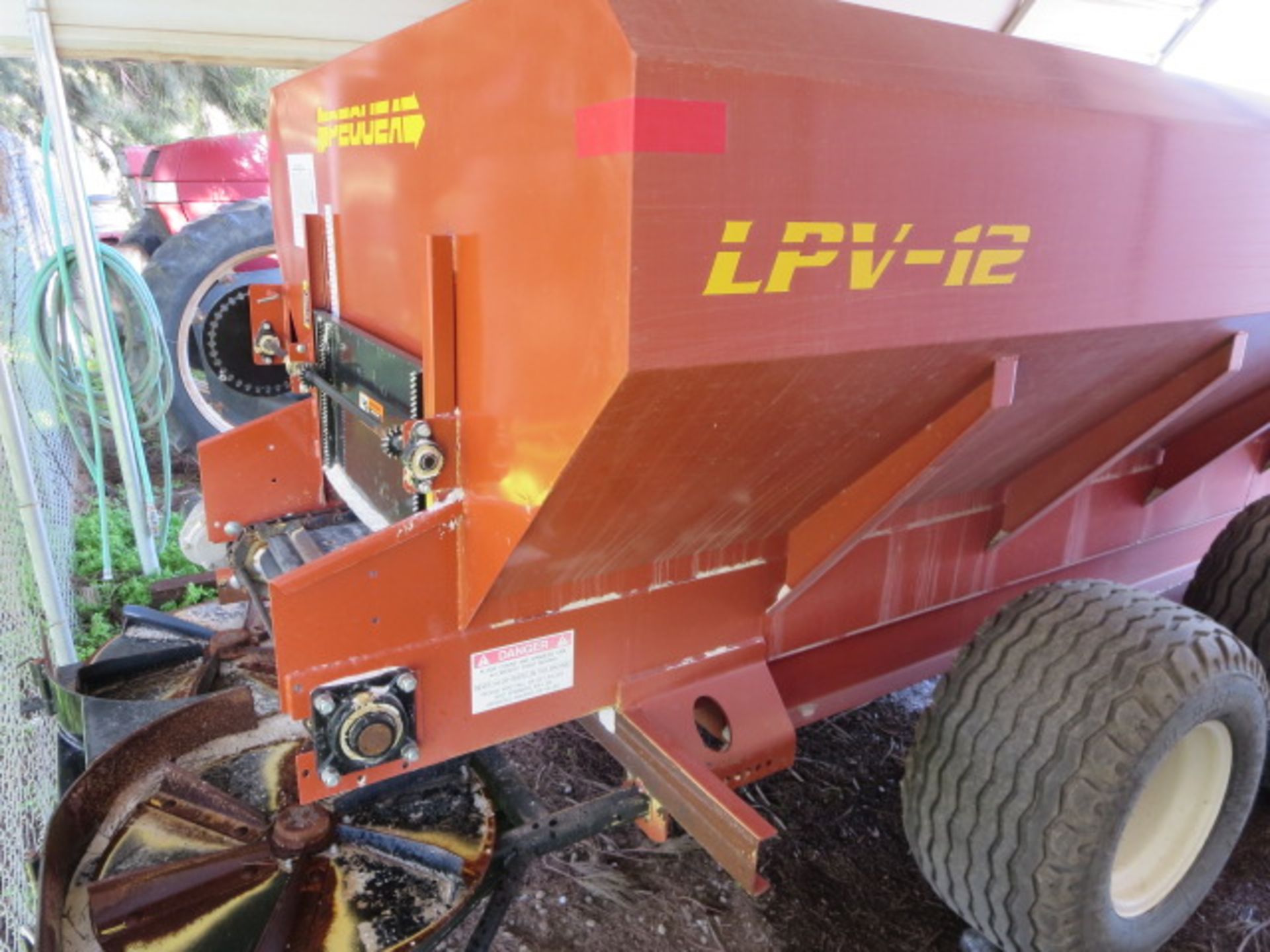 2016 Pequea Orchard Spreader Model LPV12G S/N 240; sale is subject to confirmation - Image 3 of 15