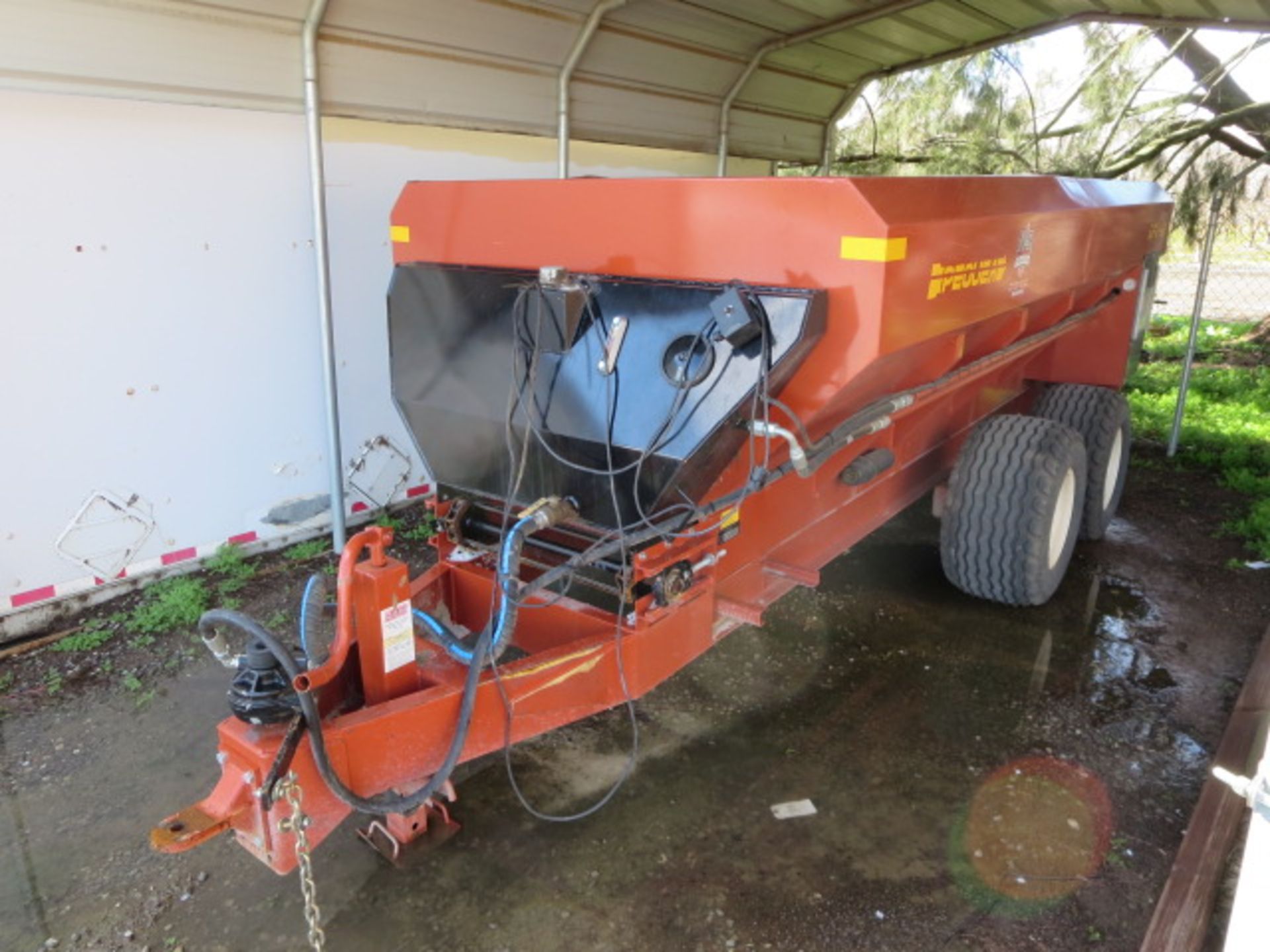 2016 Pequea Orchard Spreader Model LPV12G S/N 240; sale is subject to confirmation