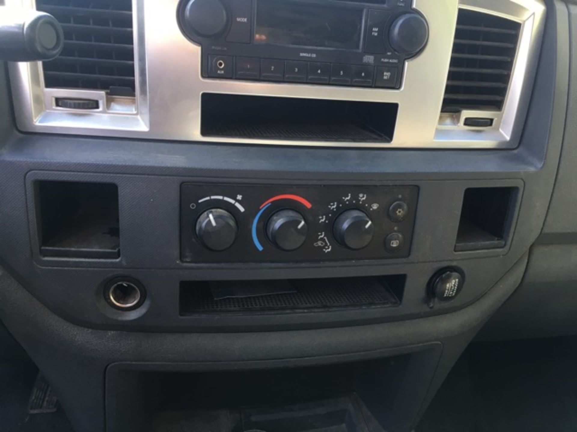 2007 Dodge Ram 1500 4 Dr Mega Cab, Hemi 5.7L V8, AM/FM CD, Tint, Cruise, PDL, PW, PM, Running - Bild 12 aus 24