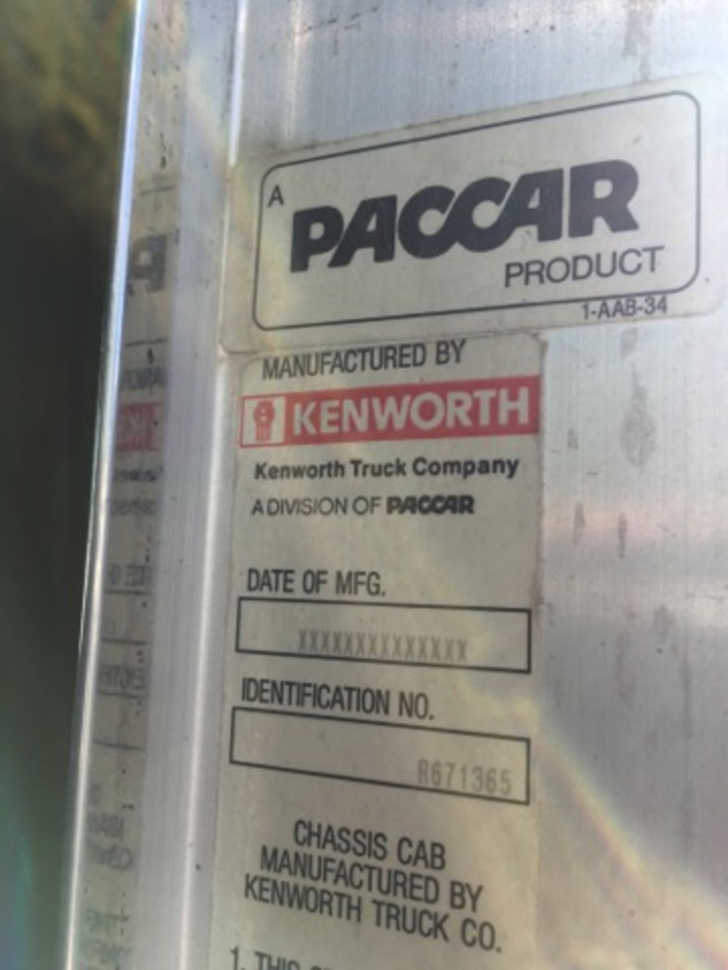 1995 Kenworth W900 Spreader Truck, Manuel Trans, Cummins Diesel, AM/FM CD, 12,000 GAWR, Odometer - Image 18 of 35