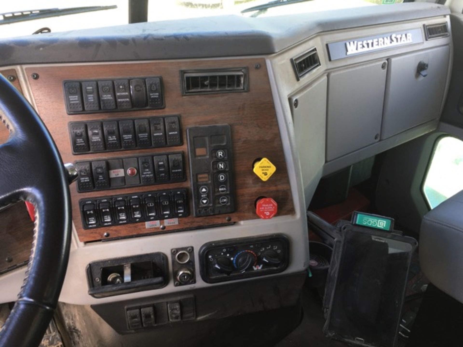 2018 Western Star 4700 SB Transfer Truck, Auto Trans, Air Ride Suspension, Tri Axle, Left Hand - Image 8 of 42