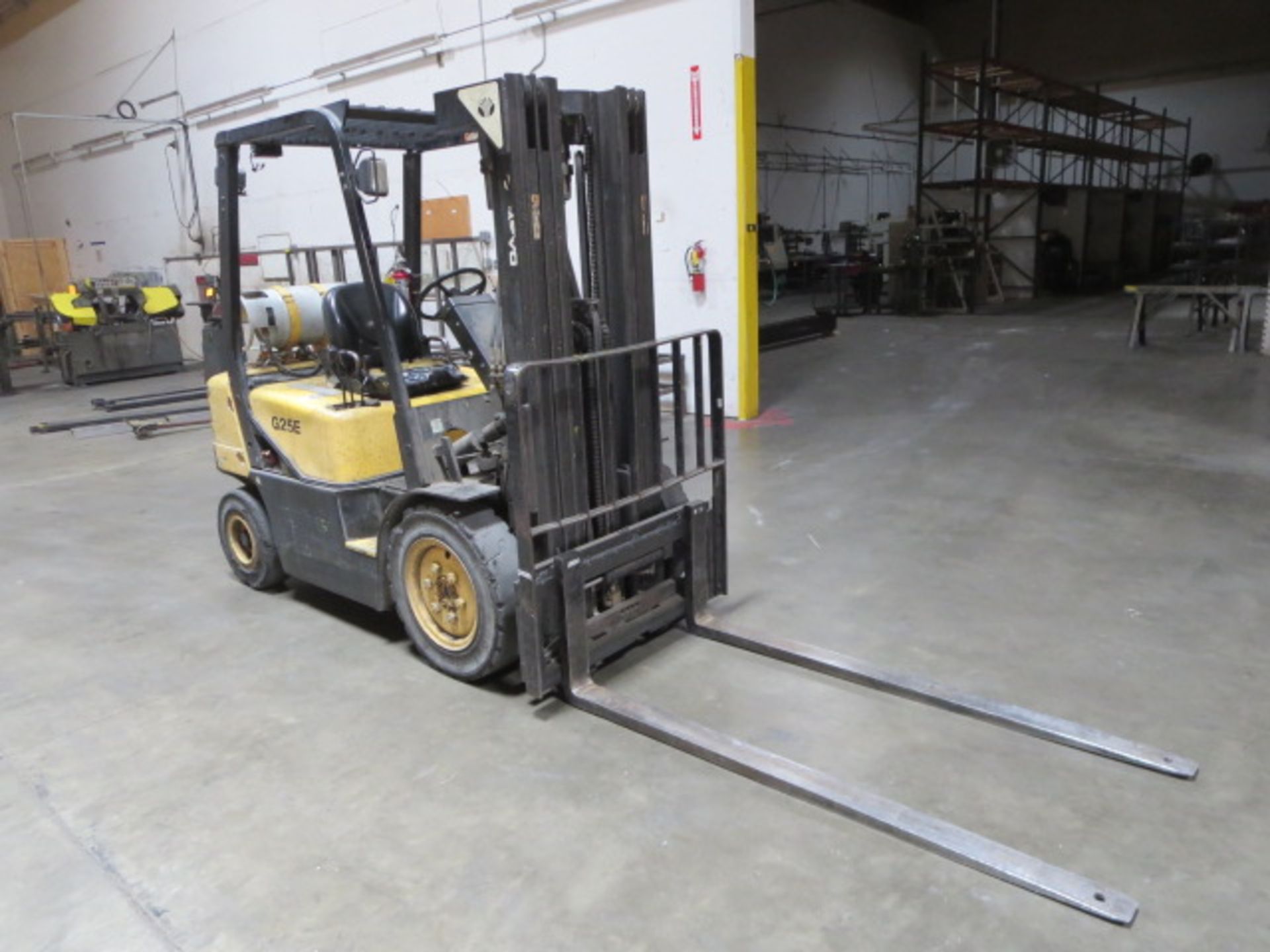 *DELAYED PICKUP* Daewoo LP Forklift, Orops, 3 Stage Mast, Side Shift, 5960HRS, 70”L x 4”W Forks, - Image 2 of 13