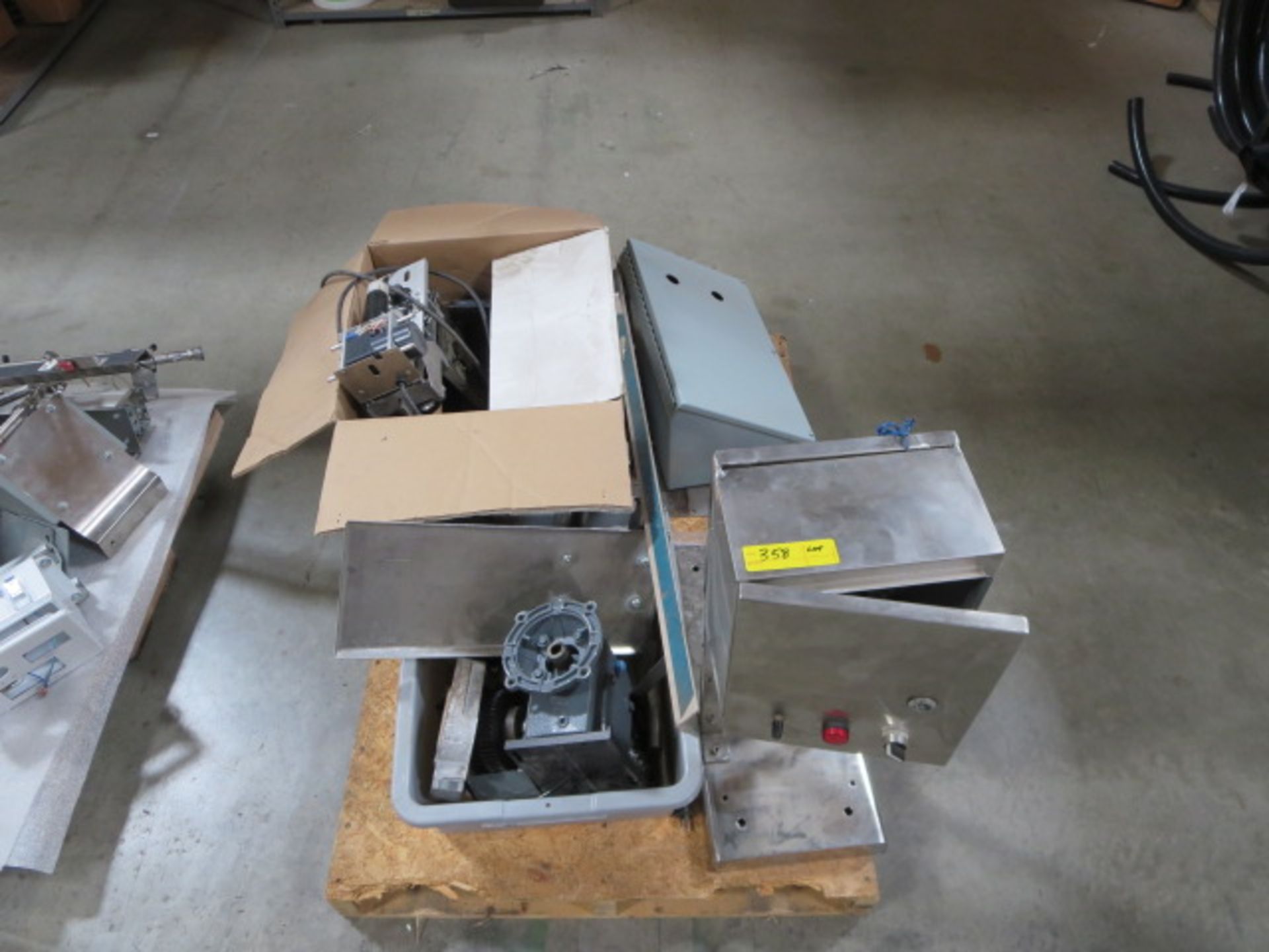 Lot of Assorted Machine Components, Approx 50pcs, Contents of 4 Pallets and 1 Cart - Bild 5 aus 5