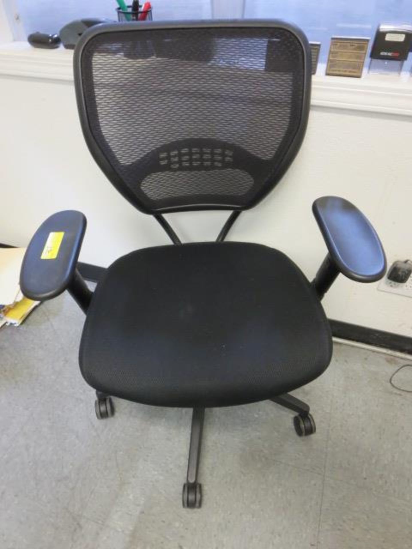 Rolling Armed Task Chair