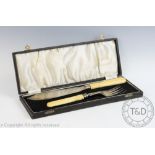 A cased pair of George V silver fish servers, Isaac Ellis & Sons, Sheffield 1913,