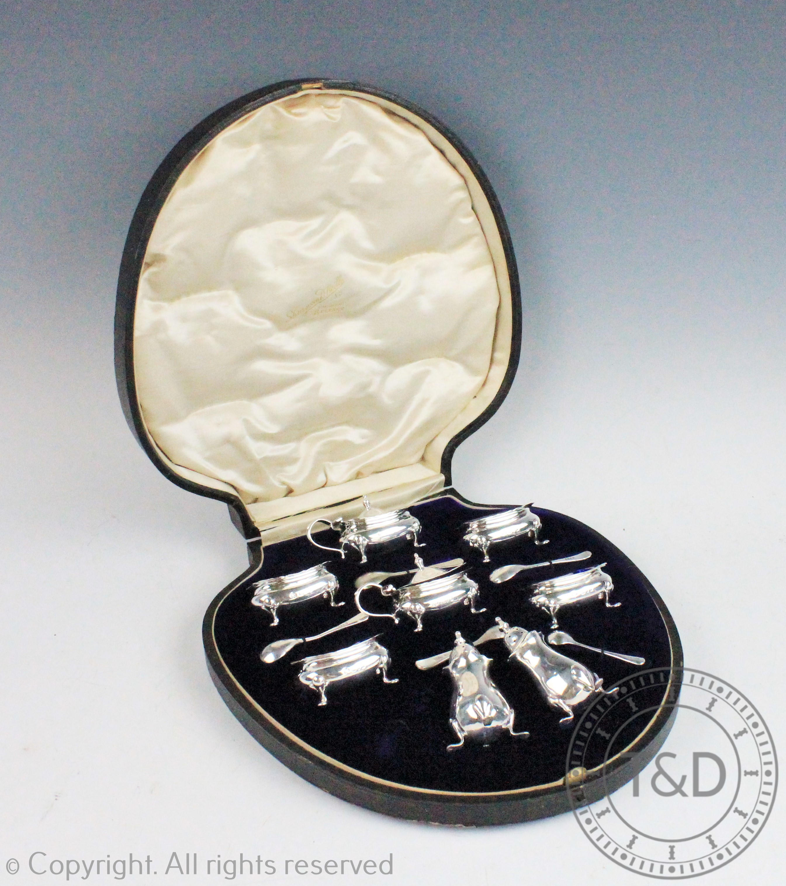 A silver condiment set Chester 1914, comprising; two pepperettes, four open salts,