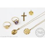 A collection of mixed jewellery, to include; a 9ct yellow gold signet ring, weight 3.