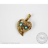 An Edwardian split seed pearl and turquoise set pendant/brooch,