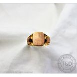 A 9ct bi-colour gold signet ring, Chester 1901,