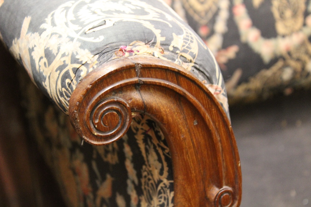 An early 19th century carved rosewood scroll end settee / day bed, on carved and turned legs, - Image 5 of 10