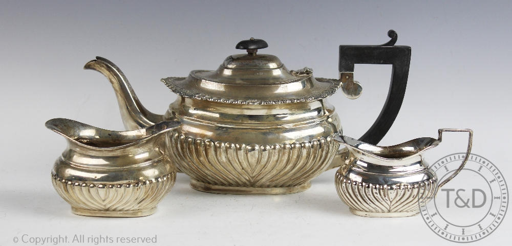 An assembled silver bachelors tea service, comprising; a teapot, Birmingham 1926, 14.