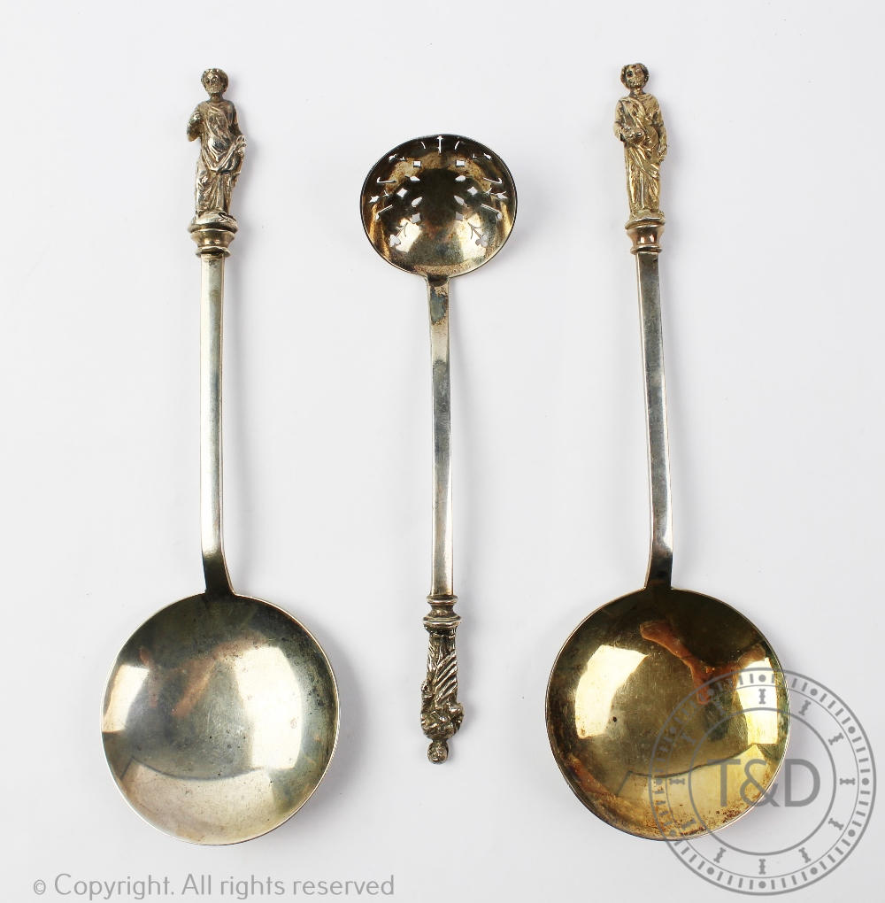 Military interest; A cased pair of silver Apostle serving spoons and a sugar sifter, Martin, - Image 2 of 5