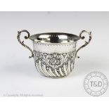 An Edwardian silver porringer, Josiah Williams & Co, London 1902,