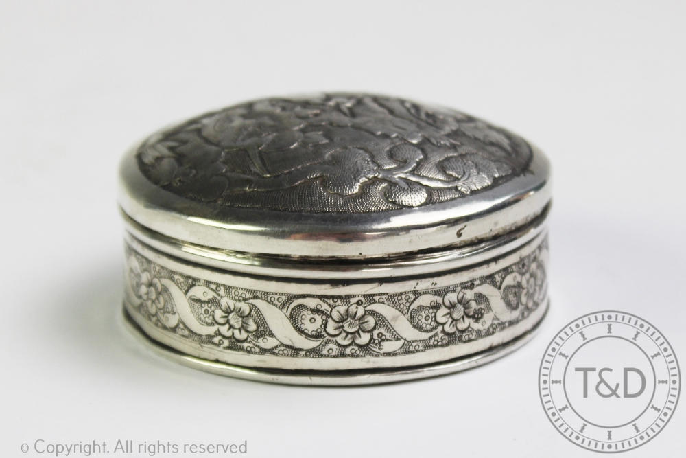 A Persian white metal silver box and cover, - Bild 2 aus 6