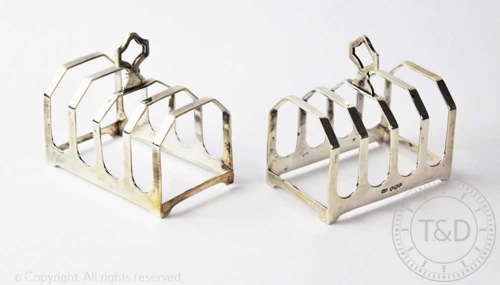 A pair of silver toast racks, Viners Ltd, Sheffield 1932, each of four division form, 7.