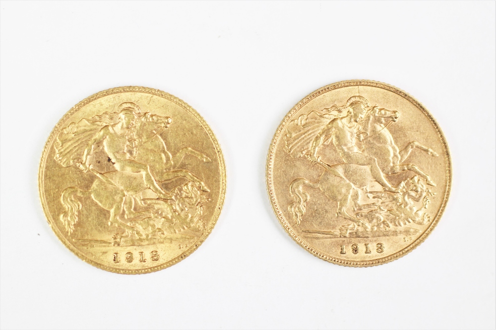 Two George V gold half sovereigns dated 1913 (2)