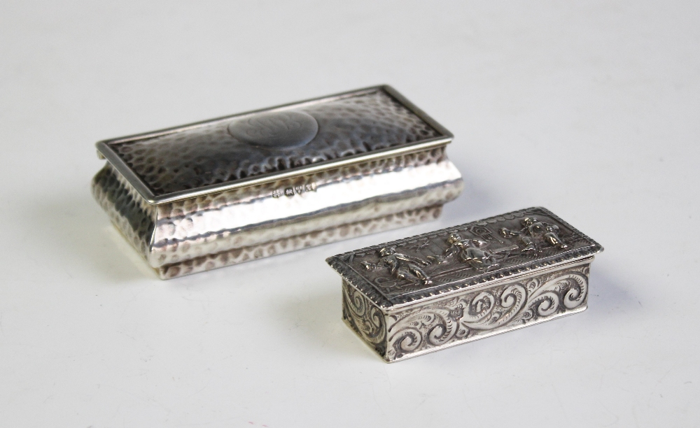 An Edwardian silver snuff box,