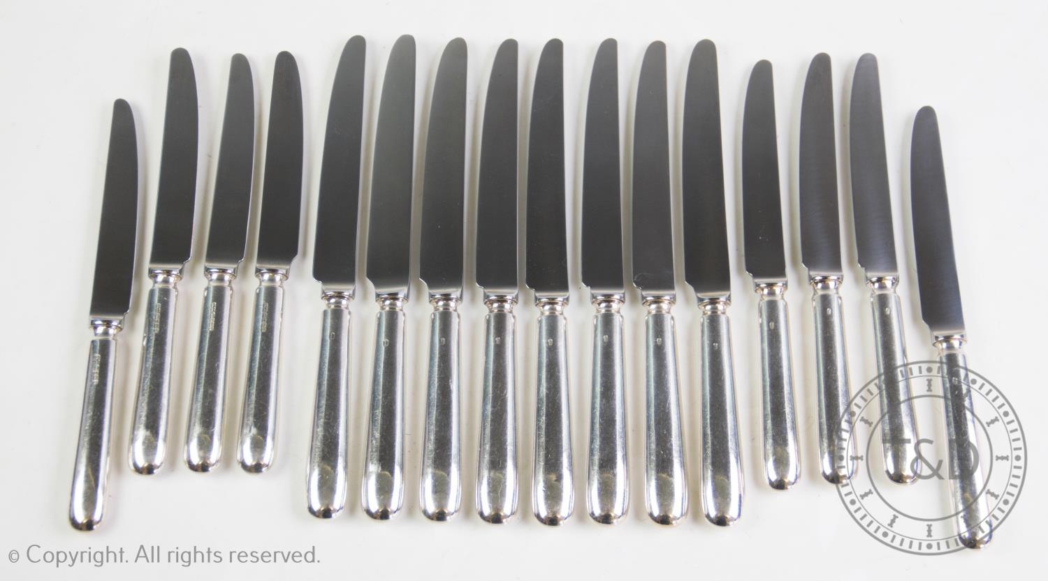 A set of eight silver handled dinner knives, 'B D', Sheffield 2001, each 25cm long, with a further