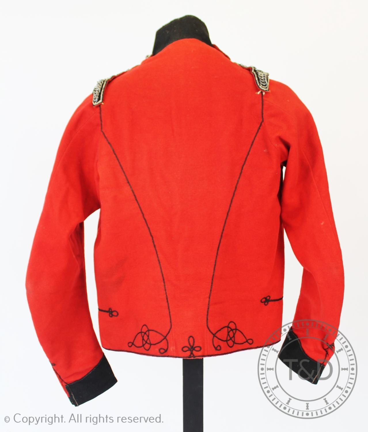 An early 20th century Cheshire Cavalry jacket and associated trousers, the jacket with navy braiding - Bild 4 aus 5