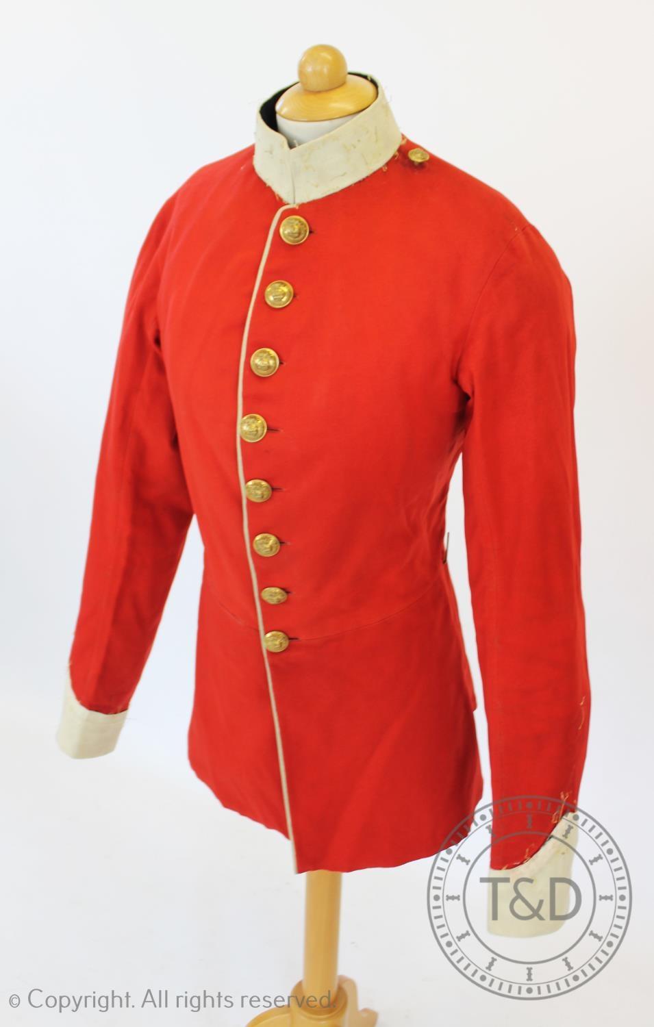 A Lancashire Regiment dress tunic and matched trousers, the scarlet coat with military buttons to - Bild 4 aus 7