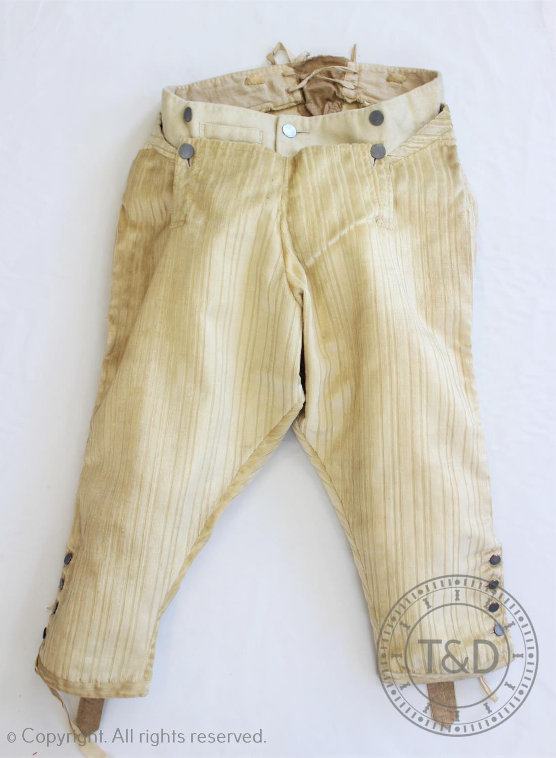 A pair of ivory silk breeches, circa 1780, decorated with a stripe with red and green flecks - Image 2 of 4