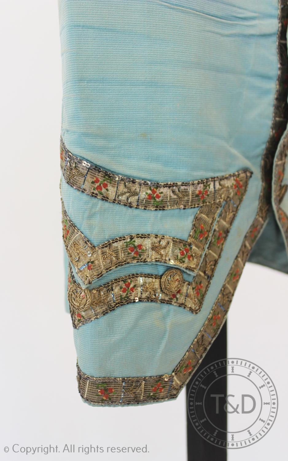 A cornflower blue, ribbed silk gentlemans waistcoat, circa 1785, with silvered braid to the - Image 3 of 4