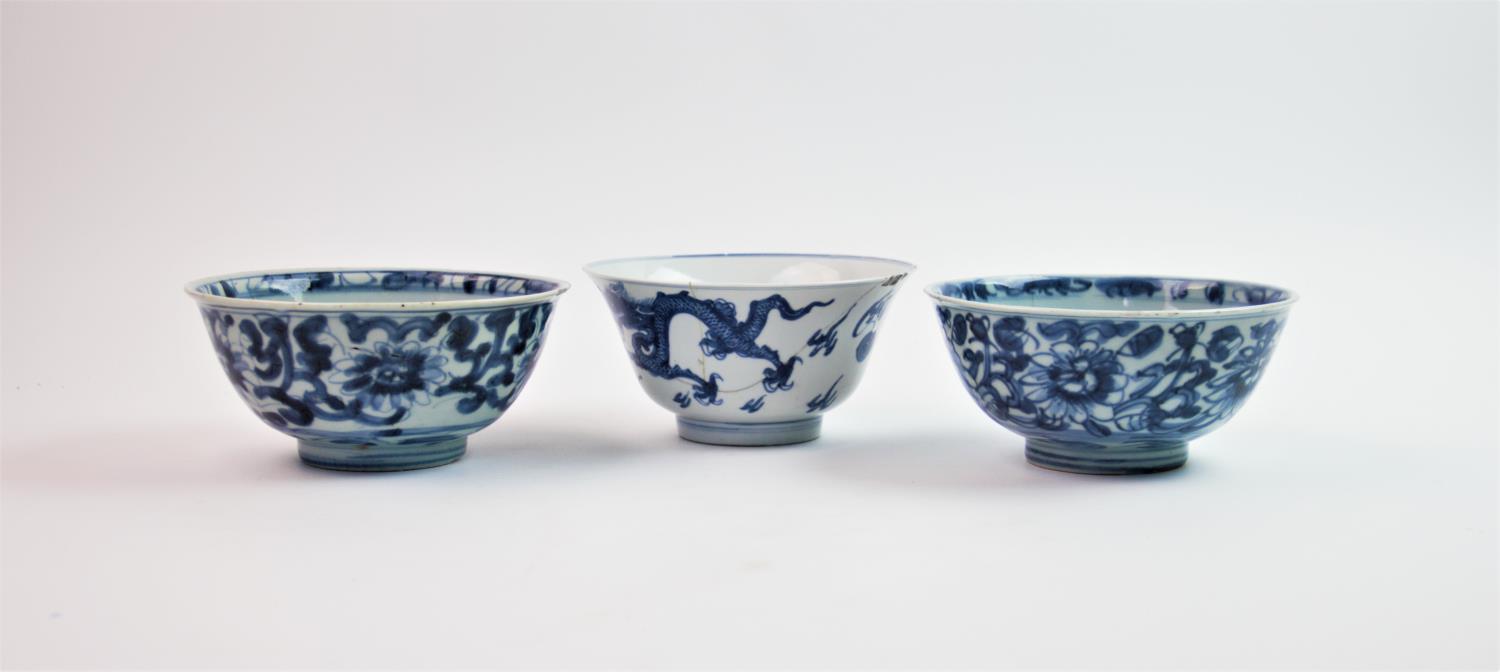 A Chinese 18th century porcelain blue and white bowl, Kangxi period, externally decorated with two