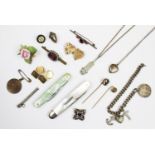 A collection of assorted jewellery and objects of virtue, to include a 9ct gold Mizpah brooch in the