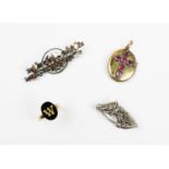 A selection of antique and vintage jewellery to include a yellow metal locket pendant set with a