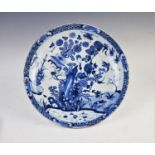 A Chinese porcelain blue and white charger, 18th/19th century, the circular charger decorated with a