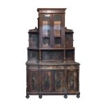 CREDENZA con vetrina Luigi Filippo in noce. Sicilia XIX secolo Misure: cm 160 x 61 x h 265