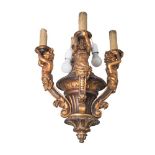 LAMPADARIO a quattro luci in terracotta laccata e dorata con figure antropomorfiche sorreggono le