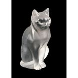 SCULTURA in cristallo Lalique raffigurante "Gatto". XX secolo Misure: h cm 22