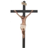 CRISTO in cartapesta laccata (cm 78) con croce in noce. Italia XIX secolo Misure: cm 123 x 71