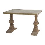 TAVOLO da pranzo in legno laccato e decorato. Sicilia XX secolo Misure: cm 121 x 89,5 x h79