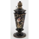 LUME a petrolio in opaline nero decorato. Sicilia XIX secolo Misure: h cm 49