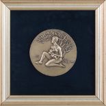 ROMANO STEFANELLI (1931 - 2016) MEDAGLIONE in lamina d'argento raffigurante "Maternita'",