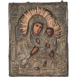 ICONA "Madonna con Bambino" con riza in metallo argentato. XIX secolo Misure: cm 22 x 18