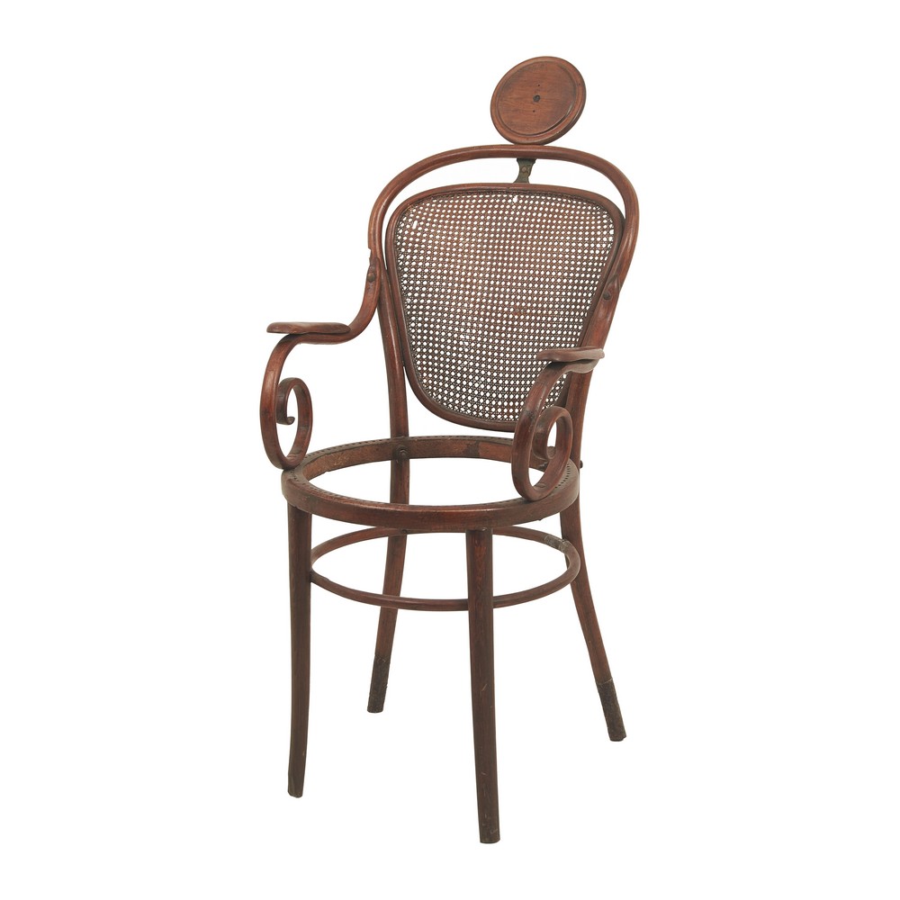 SEDIA da barbiere Thonet con spalliera in finocchino. Primi '900 Misure: cm 55 x 70 x h 106