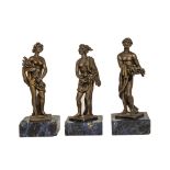 TRE SCULTURE in argento raffiguranti "Venere" con basi in lapis (usure). XX secolo Misure: varie