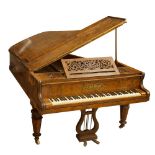 PIANOFORTE a mezza coda in radica di noce. Primi '900 Misure: cm 149 x 205 x h 97