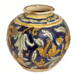 BOCCIA in ceramica smaltata e decorata. Caltagirone XVIII secolo Misure: diametro cm 29 x h 28