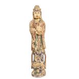 SCULTURA orientale in legno laccato raffigurante "Figura femminile". XIX secolo Misure: h cm 84